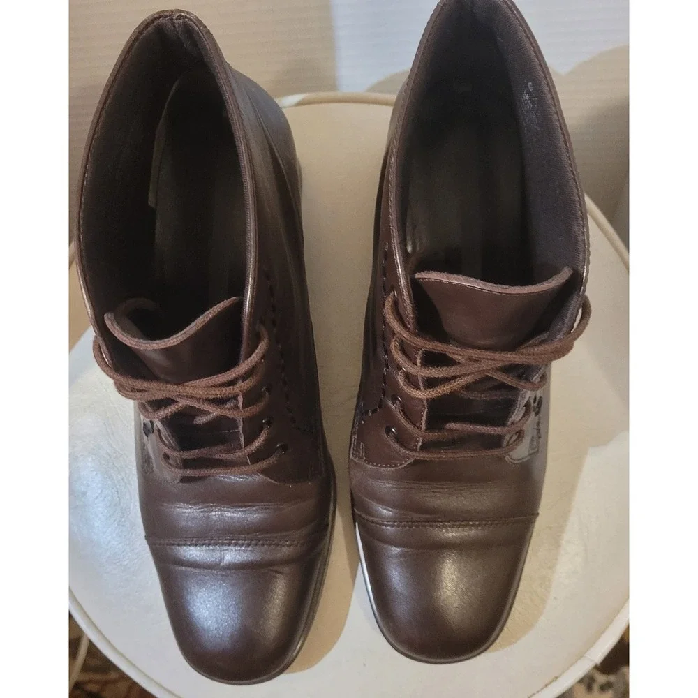 Easy Spirit Brown Leather Pixie Lace up Booties with block heels SZ 8.5 - Picture 2 of 9